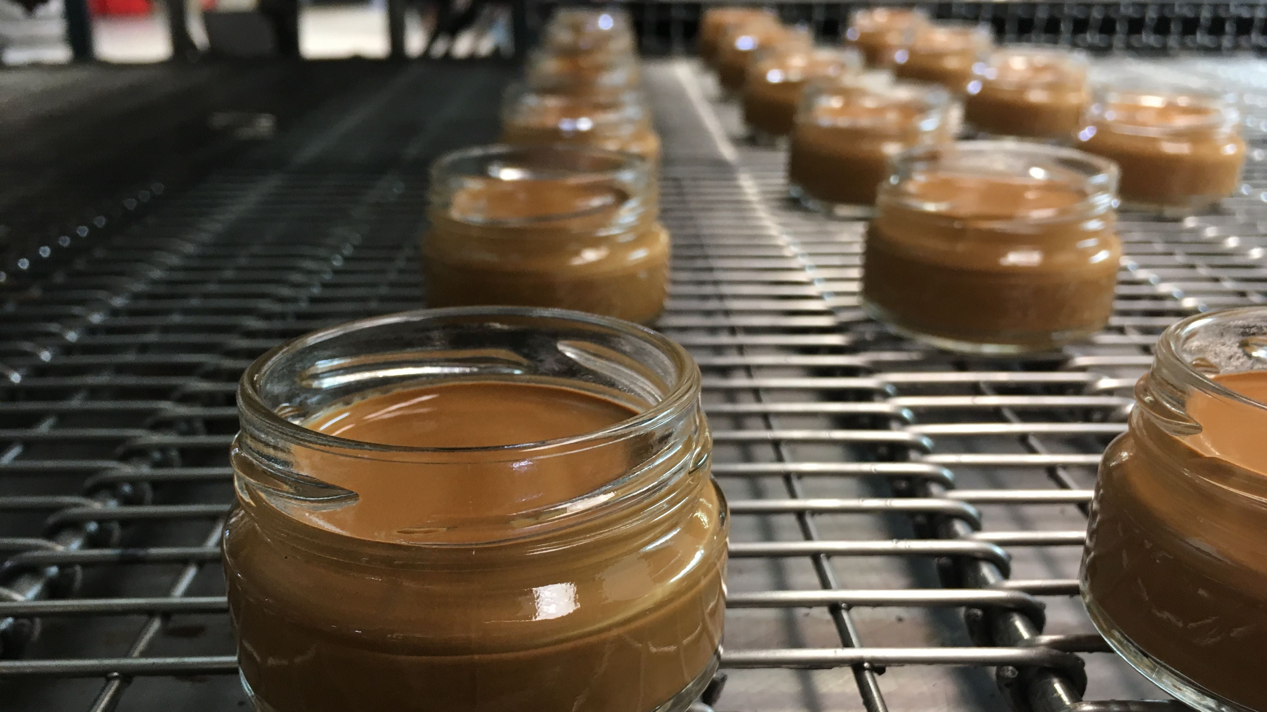France 3 Régions – A company in southern Charente keeps an old shoe wax manufacturing tradition alive.